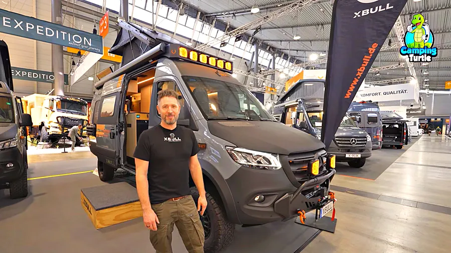 Heiko Heinz, Gründer von XBULL, vor dem XBULL X740 auf Mercedes-Benz Sprinter 4x4 auf der CMT 2026