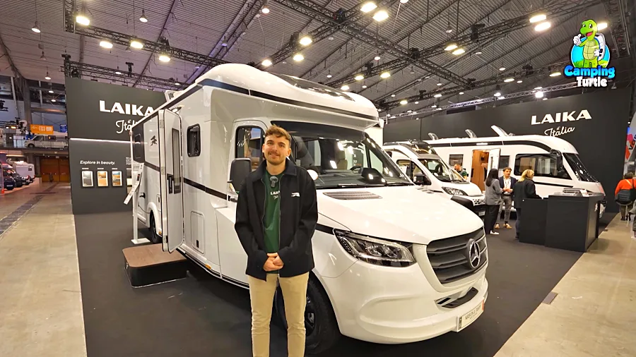 Marcel Carli vor dem Laika Kreos L 5009 MB auf Mercedes Sprinter am Laika-Stand der CMT