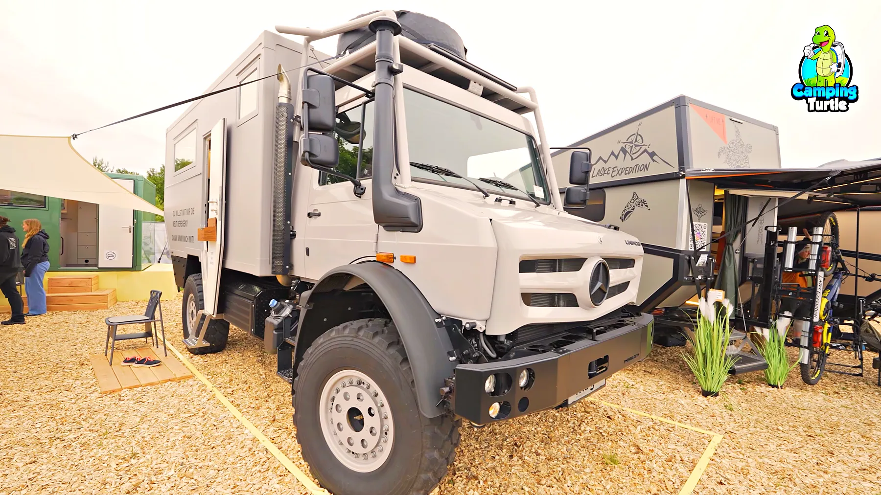 mogX auf Unimog U 4023 mit Carbon-Kabine von schräg vorn